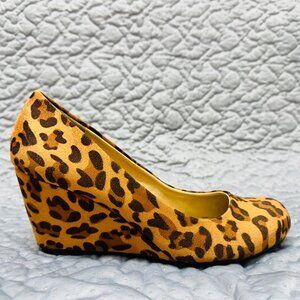 Chinese Laundry Nima leopard print wedge pumps size 8M